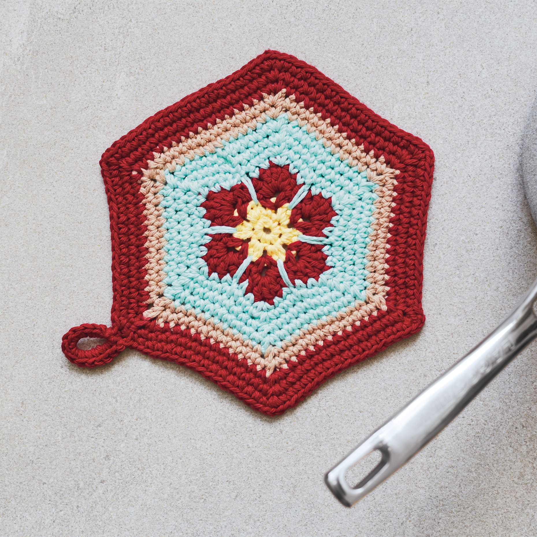 Lily® Sugar'n Cream® Folk Flower Potholder (Crochet)