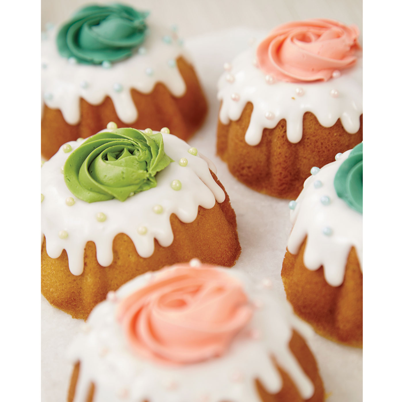 Rosette Topped Mini Fluted Cakes